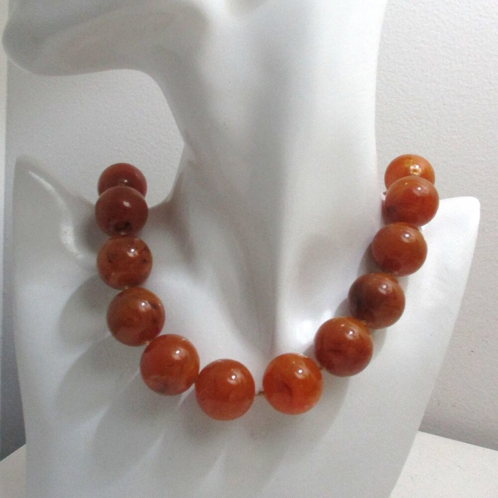 LIGHWEIGHT AMBER BEAD NECKLACE  EUC